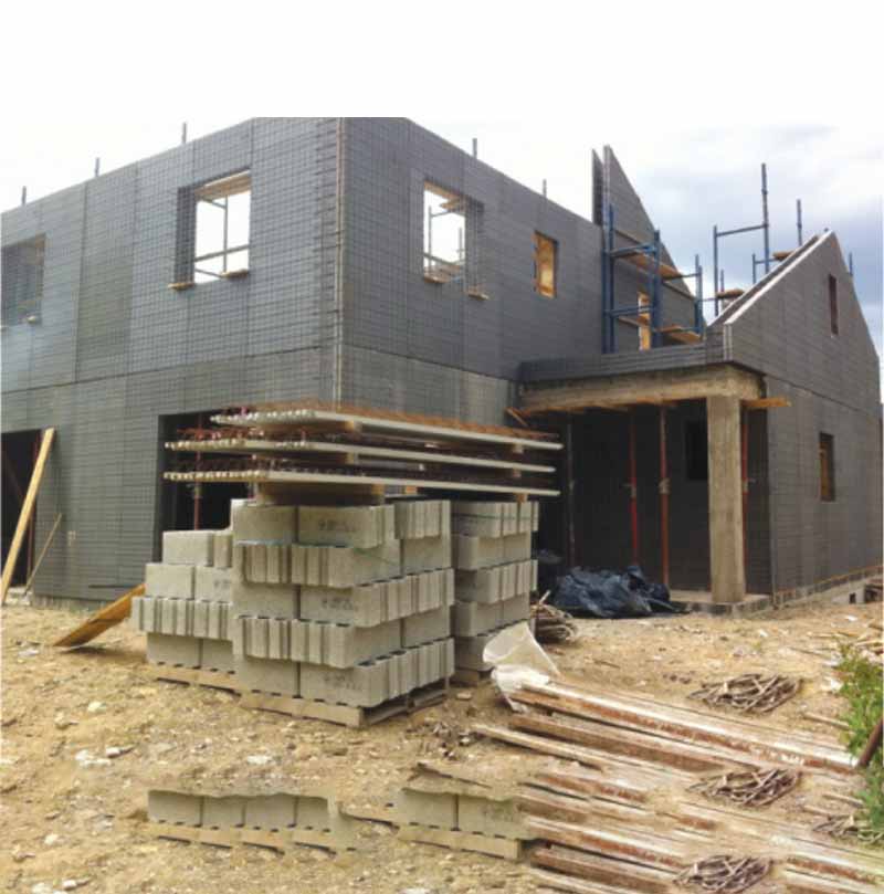 Building using hollow block